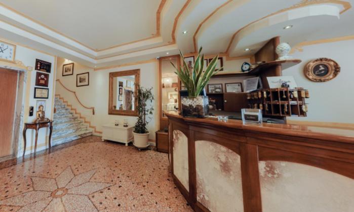 Hotel Villa Pigalle Tezze sul Brenta Eksteriør billede