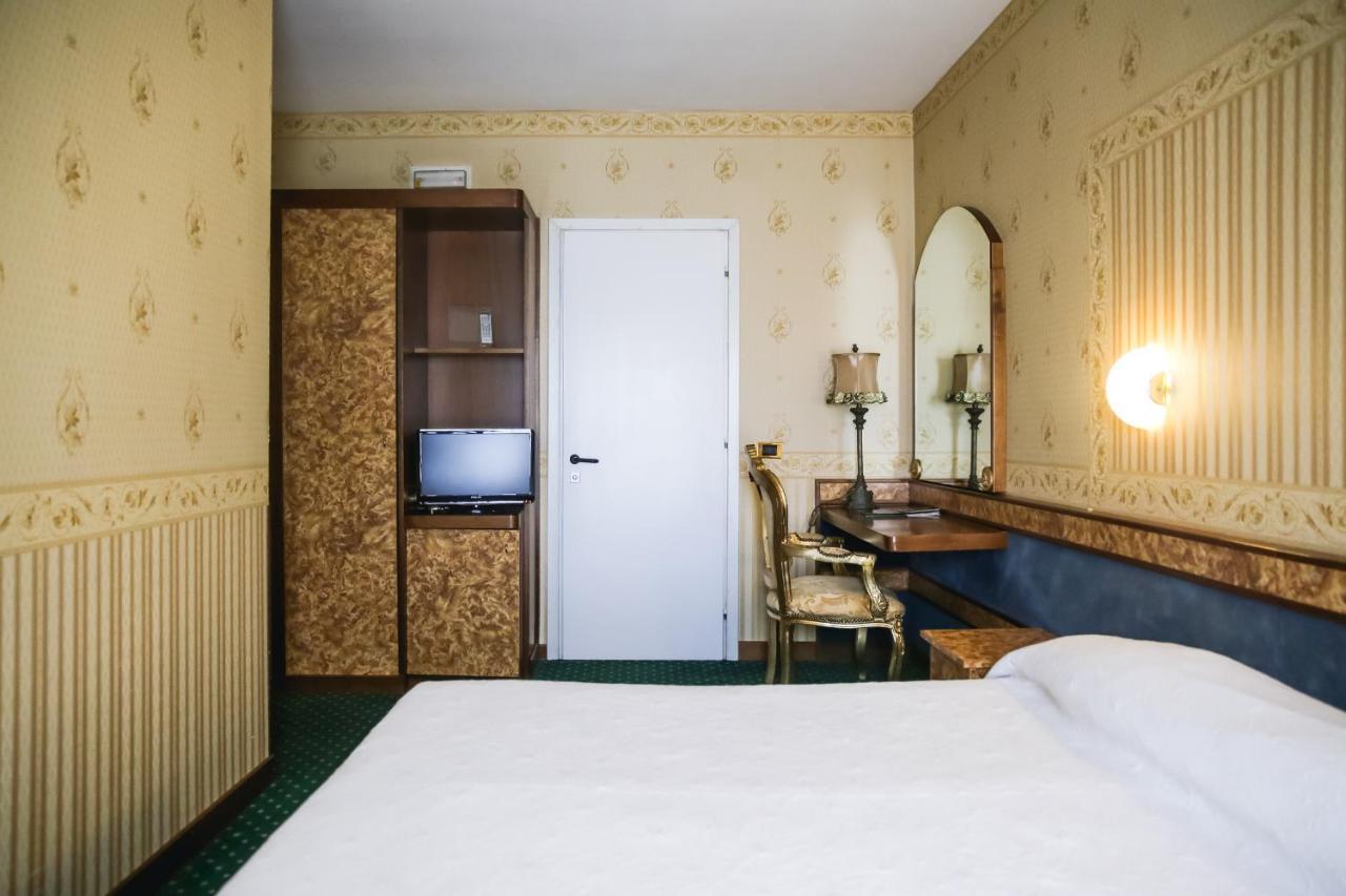 Hotel Villa Pigalle Tezze sul Brenta Eksteriør billede
