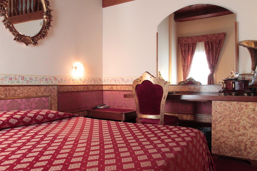 Hotel Villa Pigalle Tezze sul Brenta Eksteriør billede
